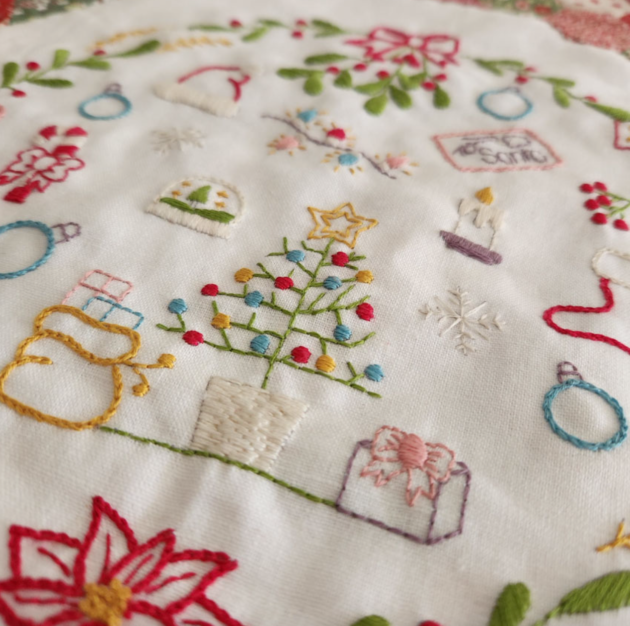 Merry Mistletoe Mini EPP and Embroidery Kit by Sharon Burgess of Lilabelle Lane Creations