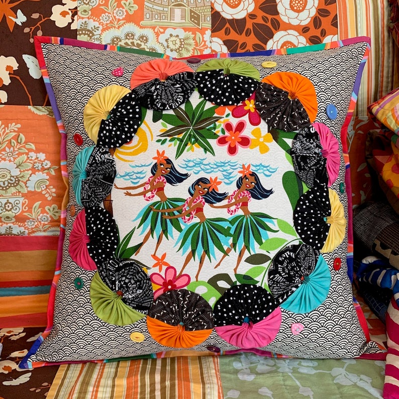 Yo-Yo Bloom Pillow pattern by Rachaeldaisy Designs