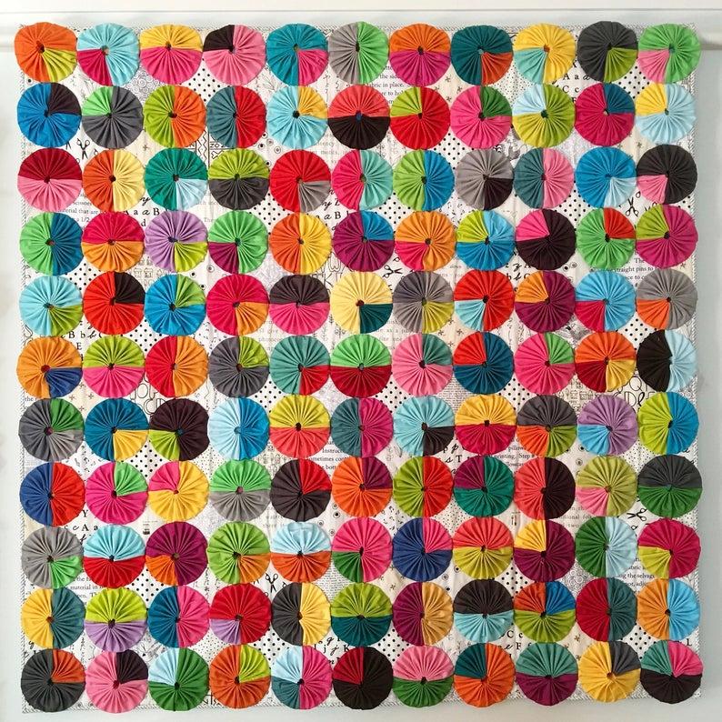 Yo-Yo's a la Mode quilt pattern by Rachaeldaisy Designs